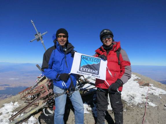 Com o Gera, no cume do Pico Orizaba, no México (foto de Mexico Extreme)